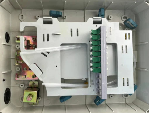 Герметичный бокс Abee настенного монтажа на 8 адаптеров LC Duplex и сплайс-кассетой на 24 волокна (OptiBox-8LCDU-24-plast)